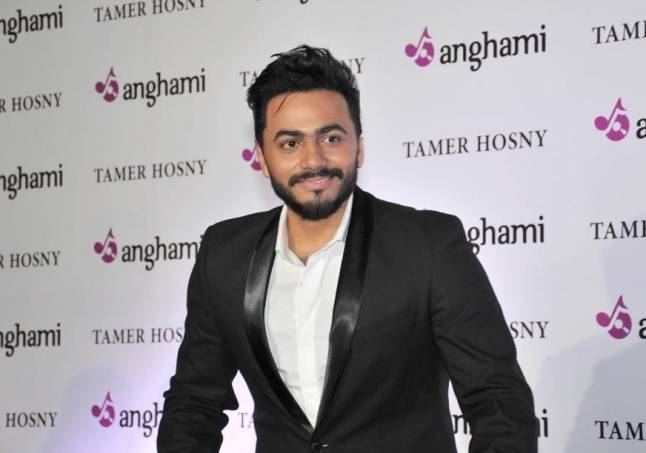 بالصورة - تامر حسني يصدم متابعيه بلوكه الجديد... شاهدوا شواربه!