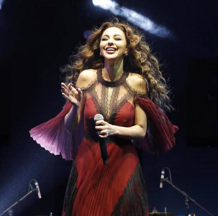 بالصور- هذا هو ثمن فستان ميريام فارس الذي شغل مواقع التواصل الاجتماعي ‎