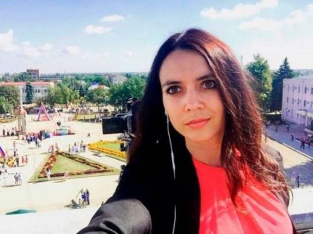 بالصور - مذيعة شهيرة تقتل على يد زوجها أمام عيني طفلها