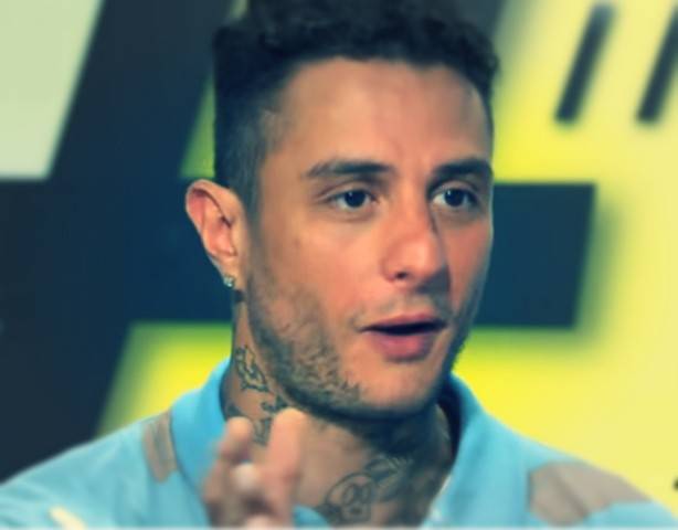 بالصورة- أحمد الفيشاوى يثير الجدل بحلق في منطقة الحاجب