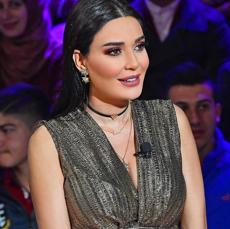 بالصور- سيرين عبد النور تشغل مواقع تواصل الاجتماعي بإطلالتها وهي حامل