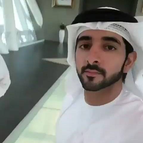 ولي عهد دبي يلبّي دعوة سيدة الى الغداء في منزلها... من تكون؟