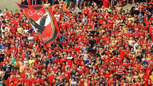 صورة من مباراة كرة قدم تشعل مواقع التواصل في مصر.. إليكم القصة الغريبة!؟