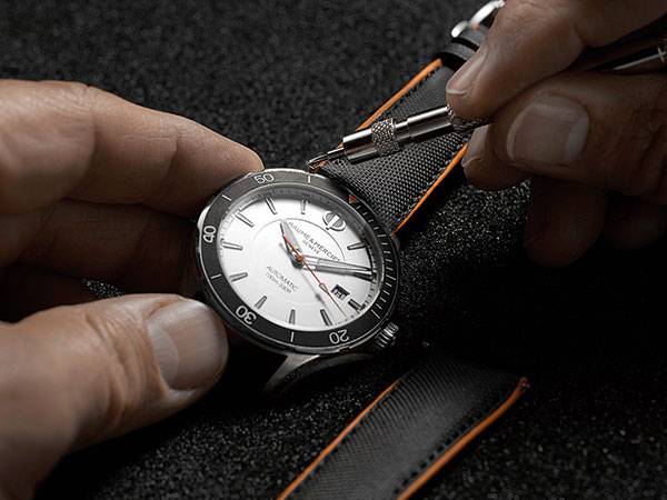 في كواليس دار تواكب إيقاع الزمن
Baume & Mercier
حرفية عالية ودقة في التنفيذ