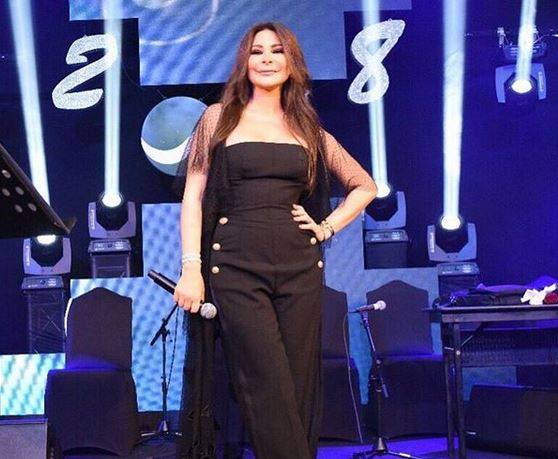 بالفيديو - شاهدوا ردّ فعل جمهور إليسا على تصرفها المثير للجدل مع معجبة