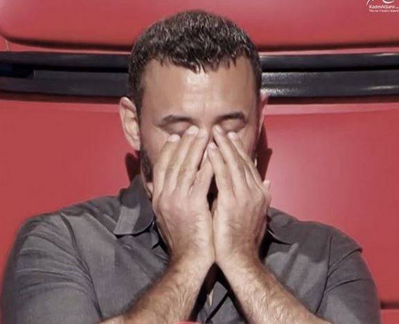 بالفيديو - بعد خسارته.. هكذا واسى كاظم الساهر أحد مشتركي 