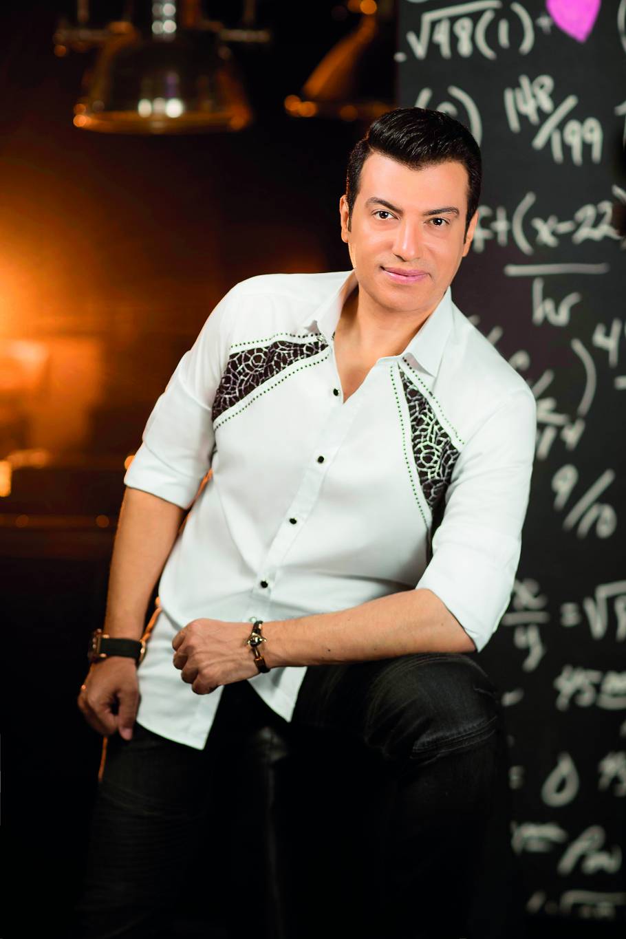 إيهاب توفيق: زوجتي وأولادي وراء سفري الدائم الى أميركا