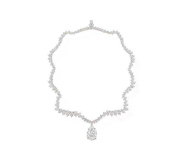 مجموعة Legacy من Harry Winston تعكس توهّجاً مثالياً