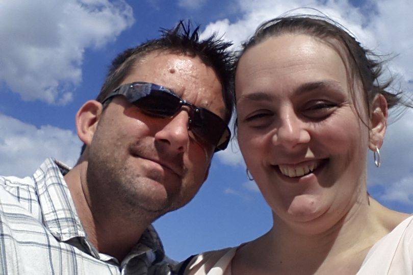 لأصحاب القلوب القوية – رجل ينشر صور زوجته المتوفاة بالسرطان... إكتشفوا السبب الصادم