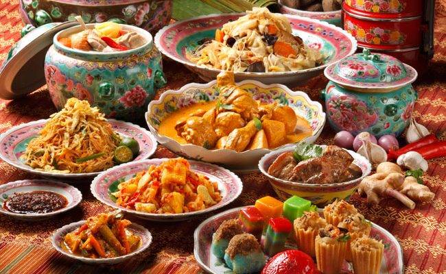4 أسباب لا تتوقعونها تدفعكم إلى تناول كمية كبيرة من الطعام