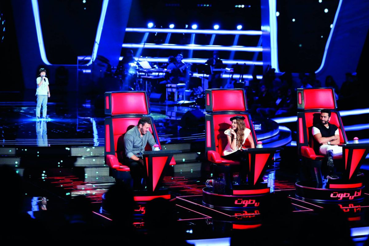 شعراء على مسرح  the Voice kids- العضلات المفتولة تثير اهتمام هذه الموهبة!