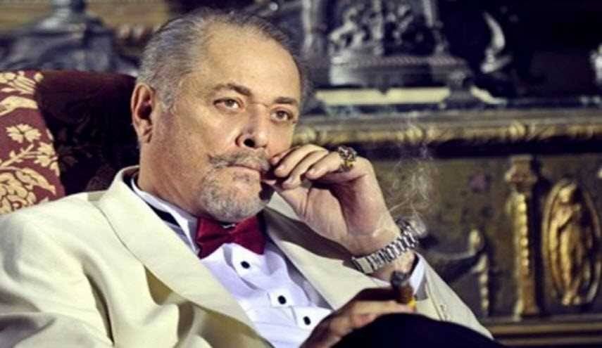 صورة نادرة لعائلة محمود عبد العزيز وزوجته الأولى التى ظلت بعيدة عن الأضواء