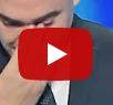 بالفيديو - إعلامي عربي شهير ينهار بالبكاء مباشرةً على الهواء بسبب صديقه