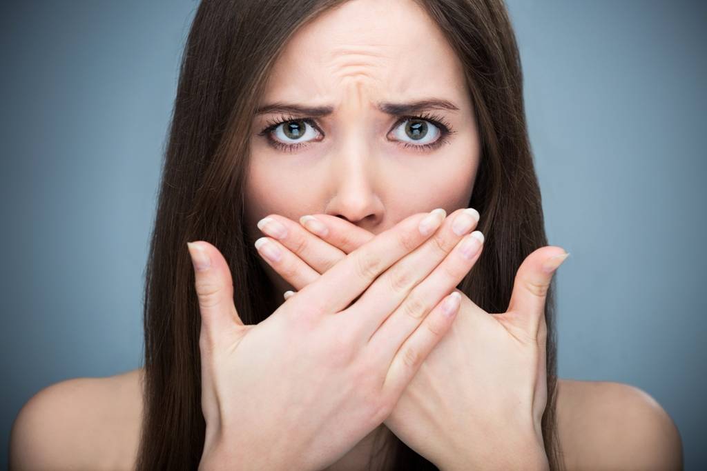 إليكم سبب لا يعرفه أحد لرائحة النفس الكريهة... وآخر خطر لم تفكروا به أبداً