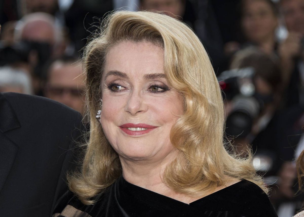 قضية دفاع كاترين دونوف عن التحرش تتفاعل... مَن ذكّرها بأدوارها الجريئة؟