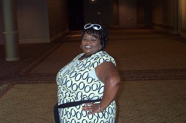 بالصور – وصل وزنها إلى 165 كيلوغراماً وحذرها الأطباء من الموت... وهذا ما فعلته لتبعد الخطر