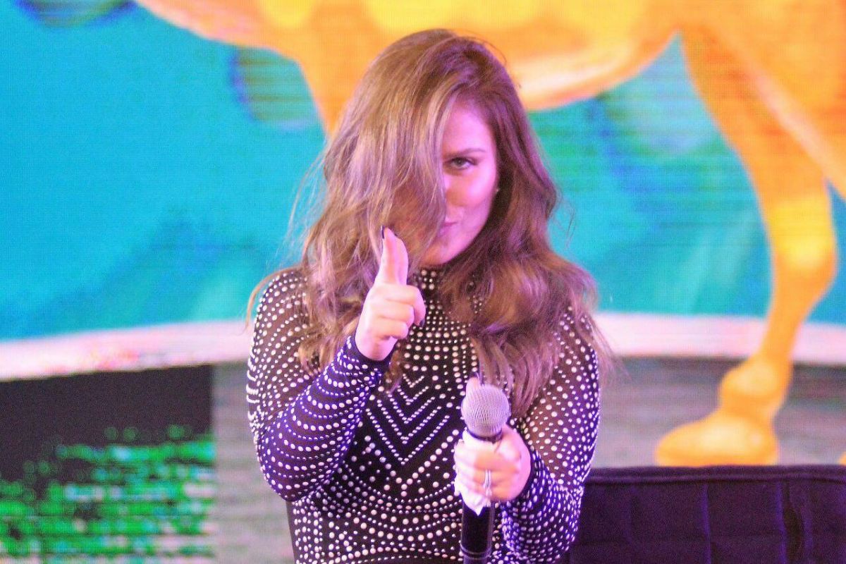 بالصور- كيف أطلت نيكول سابا في حفلتها الأخيرة بمصر؟ وماذا عن فستانها القصير الذي خطفت به الأنظار؟