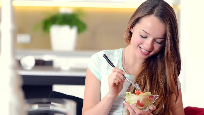 عادات تعتقدون أنها تساعدكم على خسارة الوزن والعكس صحيح... إكتشفوها