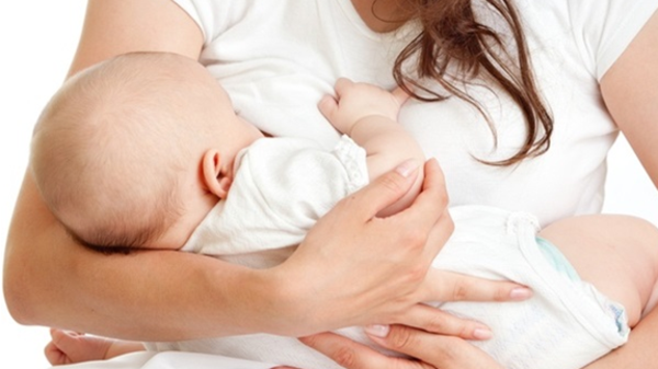 الرضاعة الطبيعية تحمي الأم من هذه الأمراض الخطرة