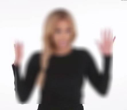 بالفيديو - نجمة عالمية تلجأ الى الشوكولا كماكياج... شاهدوا كيف طبّقت الكونتورينغ