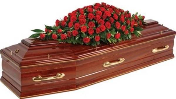 طفل يتدلى من جثة.. 