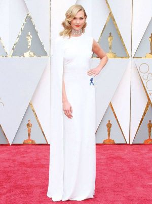 نجمات بالأبيض