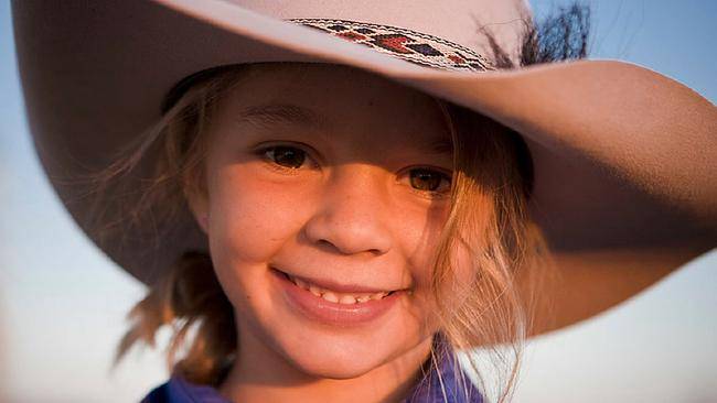 التنمر الإلكتروني يقضي على حياة مراهقة نجمة  إعلان  أوسترالية