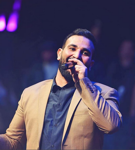 بالصورة – أحمد سعد يفاجئ الجميع بكشف مرض شقيقه عمرو... وهذه رسالته المؤثرة له