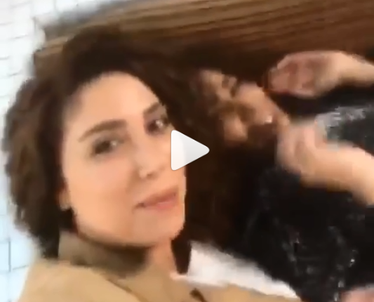 بالفيديو - نور صعب توقظ نادين الراسي من نومها... شاهدوا رد فعلها!