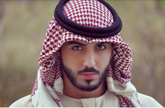 بالصور – شاهدوا الشاب الخليجي الأكثر وسامة في العالم... تفوق على هؤلاء النجوم