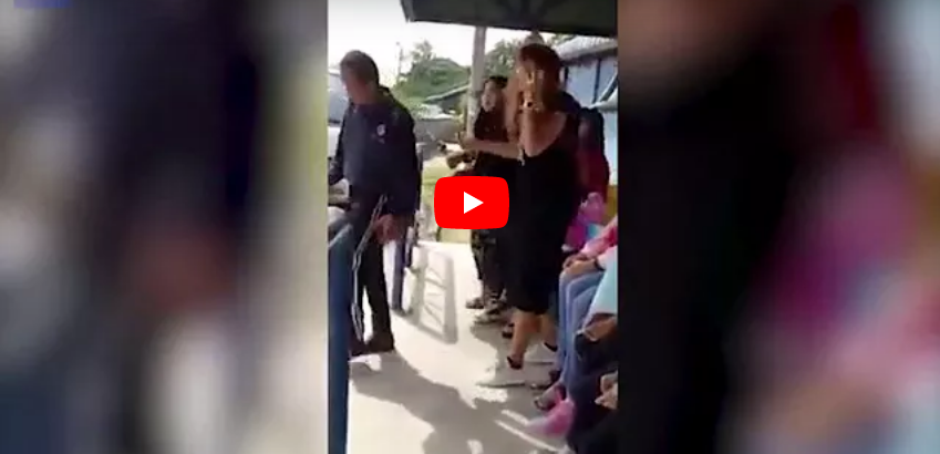 بالفيديو - رجل يصفع امرأة بسبب الحجاب