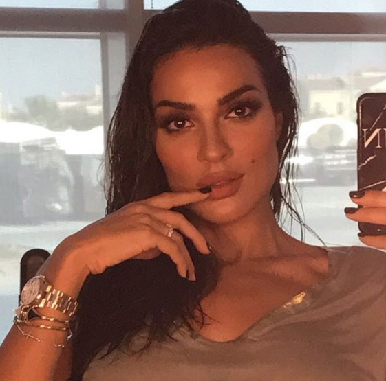 بالصور – هذه ليست نادين نسيب نجيم بالحجاب بل شبيهتها... مَن تكون؟