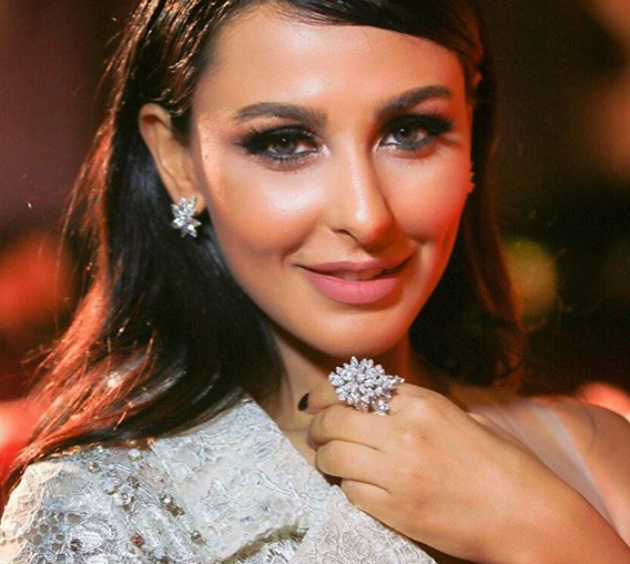 بالصورة - ميس حمدان بمكياج غريب وصادم... هذا ما فعلته بأنفها ومتابعون يعلقون: 