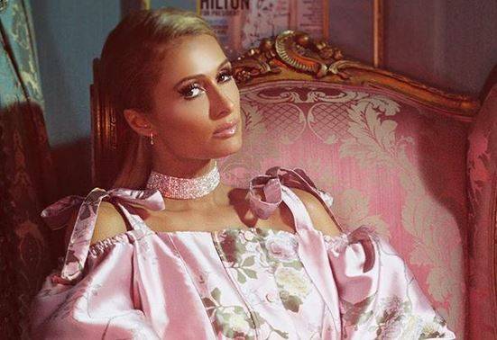 أول تعليق لباريس هيلتون بعد إعلان خطوبتها