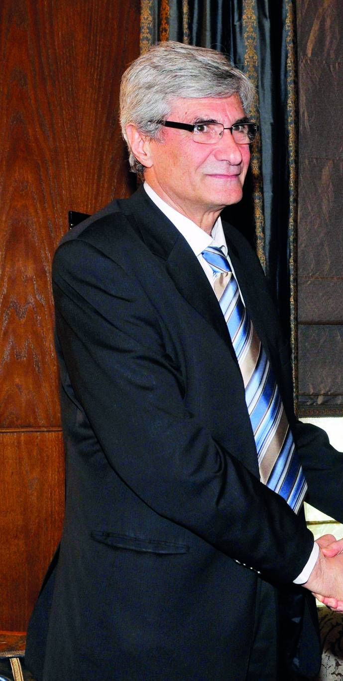 الشاعر اللبناني جودت فخر الدين: أبذل في قصائدي محاولات لتخفيف المواجهة مع الموت