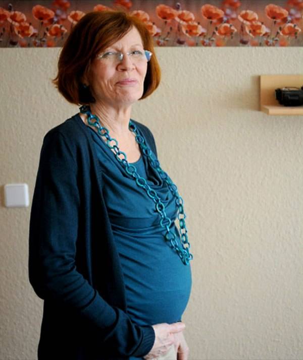 بعد 13 إبناً وبنتاً - أنجبت 4 توائم في الـ65 من عمرها... إليكم قصتها الغريبة