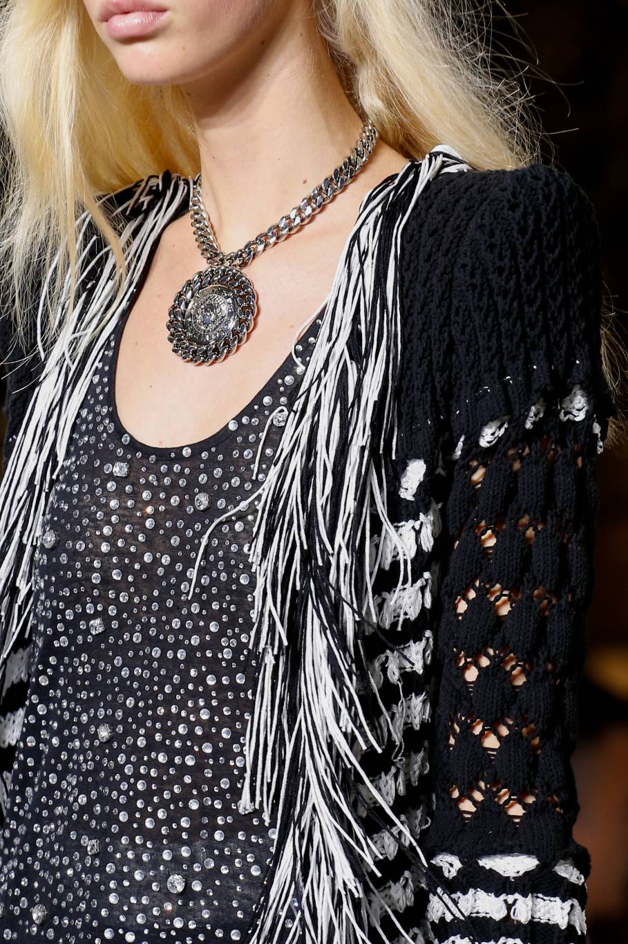 القلادات الضخمة ستميز حضورك هذا العام