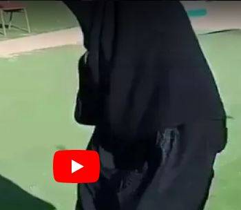 بالفيديو - سعوديّة منقّبة تشعل مواقع التواصل بمهاراتها الكروية