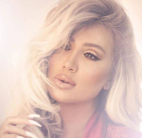 صورة صادمة - شاهدوا مايا دياب في سنّ الـ87