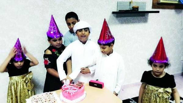 بالفيديو والصور - قصّة تهزّ الشارع الإماراتي: وفاة 7 أشقّاء اختناقاً... والشقيق يُصرّح: فقدت إخوتي دفعة واحدة