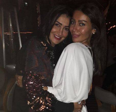 إبنة غادة عبد الرازق في لقطة رومانسية مع زوجها تثير  غضب الجمهور