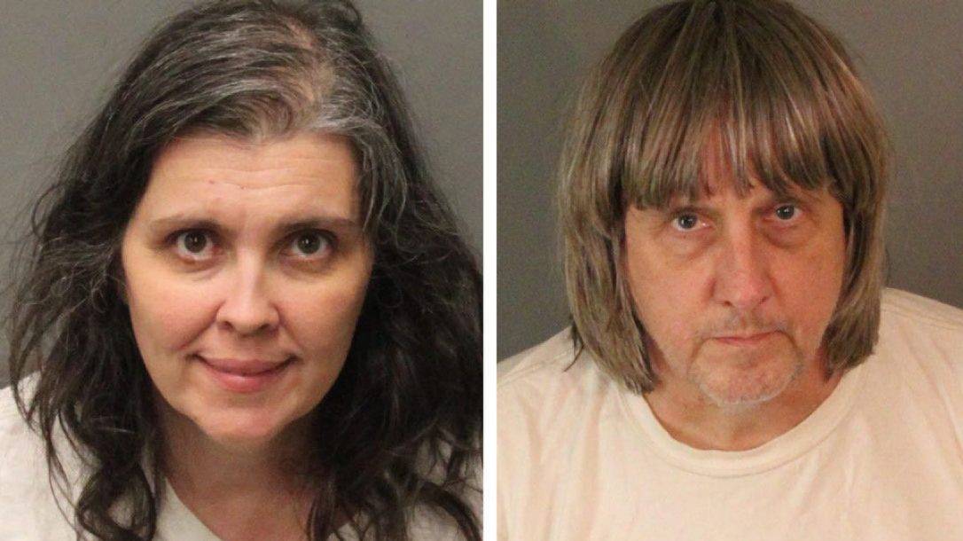 احتجزا أبناءهما وقاما بتعذيبهم... وما اكتشفته الشرطة مروّع