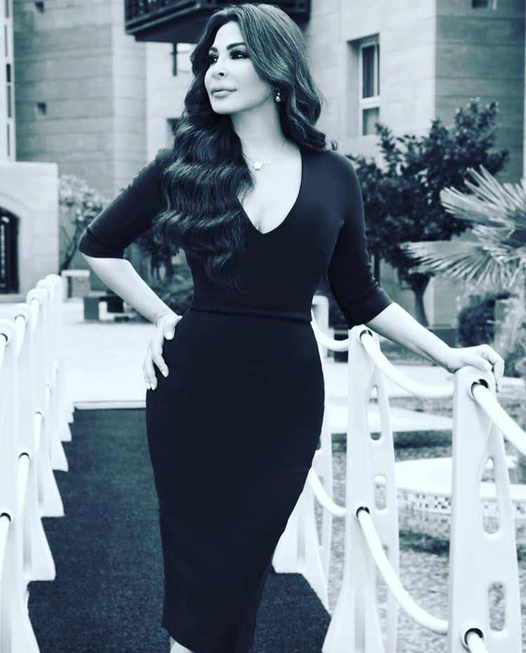 بالصور  - شاهدي اطلالة إليسا التي شغلت مواقع التواصل الاجتماعي ‎