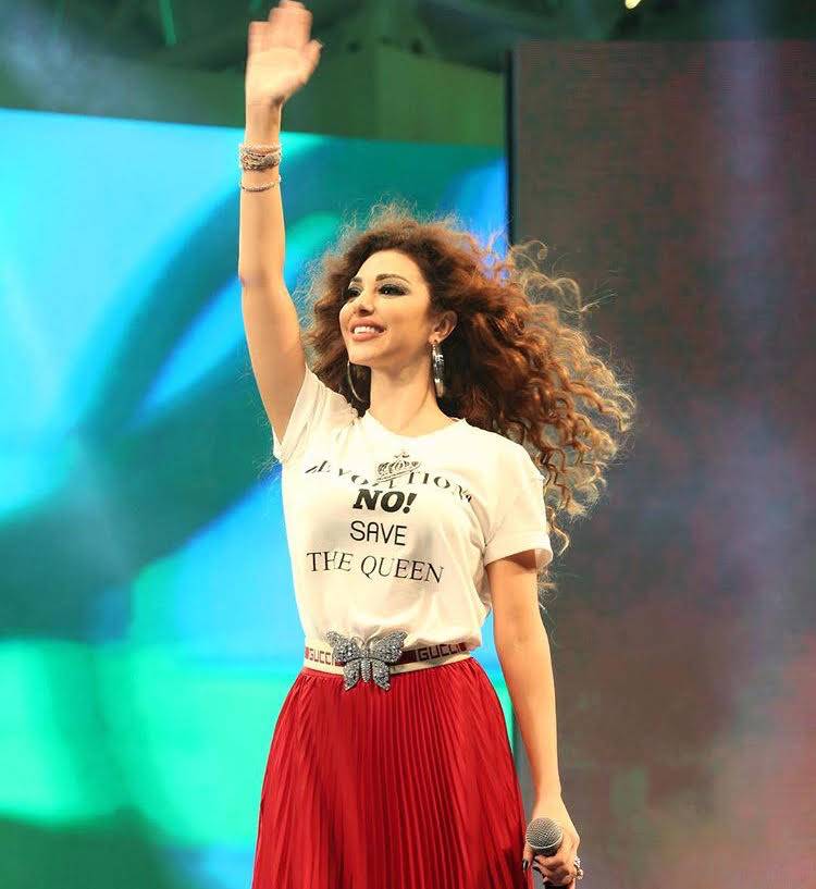 بالصورة - لن تصدقي كم يبلغ ثمن الكنزة القطنية التي ارتدتها ميريام فارس ‎