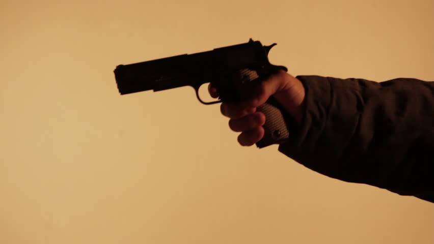 جريمة مروعة – وزير يقتل زوجته وينتحر... وهذه تفاصيل الحادثة