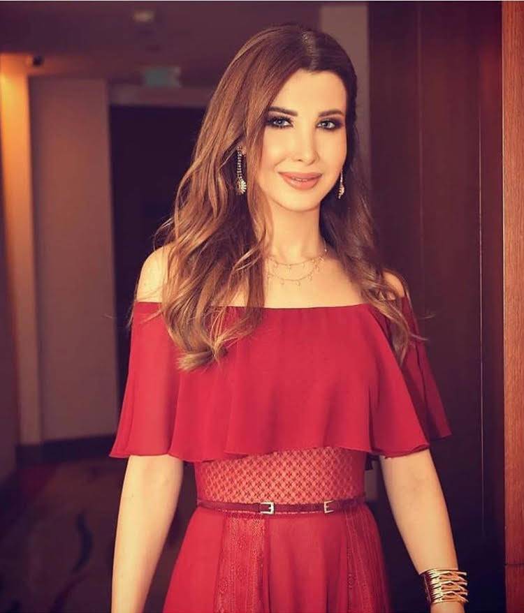 بالصور نانسي عجرم تخطف قلوب معجبيها بإطلالتها