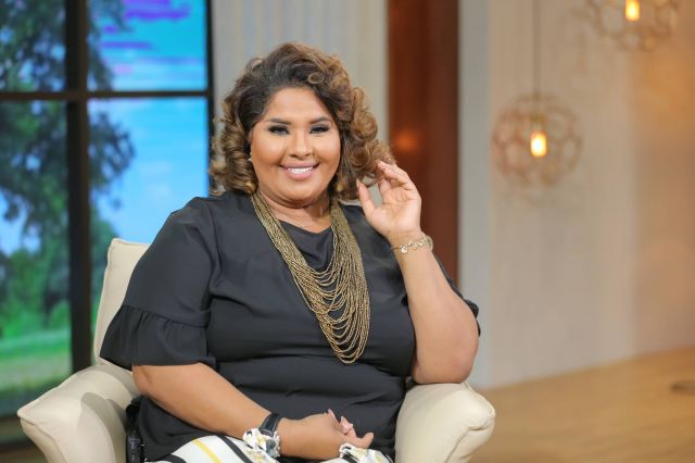 بالفيديو - هيا الشعيبي تثير ضجة برموشها المستعارة.. شاهدوا ماذا فعلت