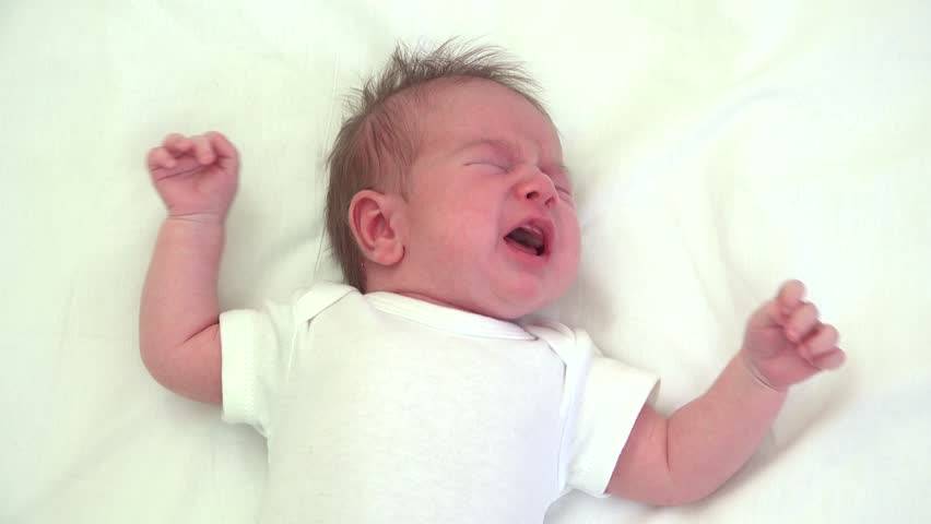 تركت رضيعها يموت جوعاً لتحتفل مع أصدقائها لمدة أسبوع... ما حدث له مخيف