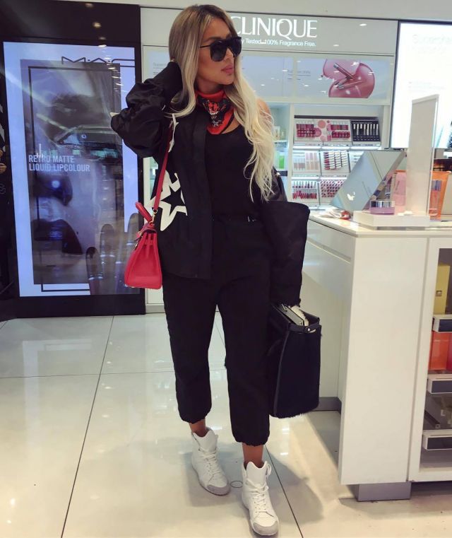 أيّاً من النجمات تشبهين من خلال ربطة الفولار التي ستختارين؟