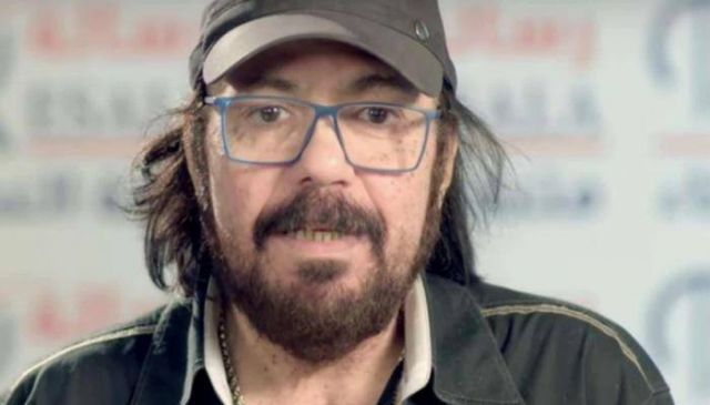 بالصور - طلعت زكريا يصدم الجميع بشكله في عزاء شقيقته.. وما فعلته هنا الزاهد يثير الجدل